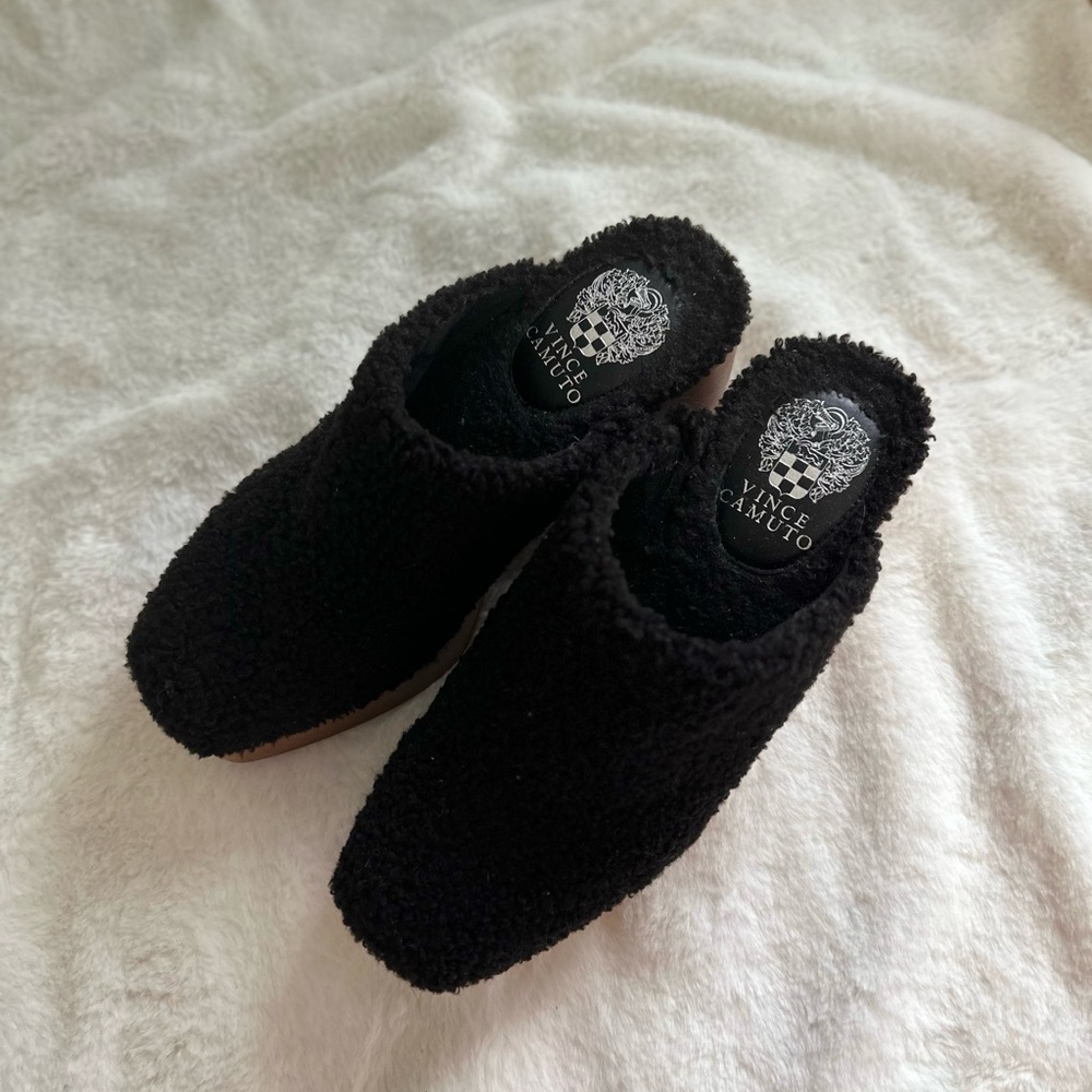 Vince Camuto Clogs size 6 M faux fur